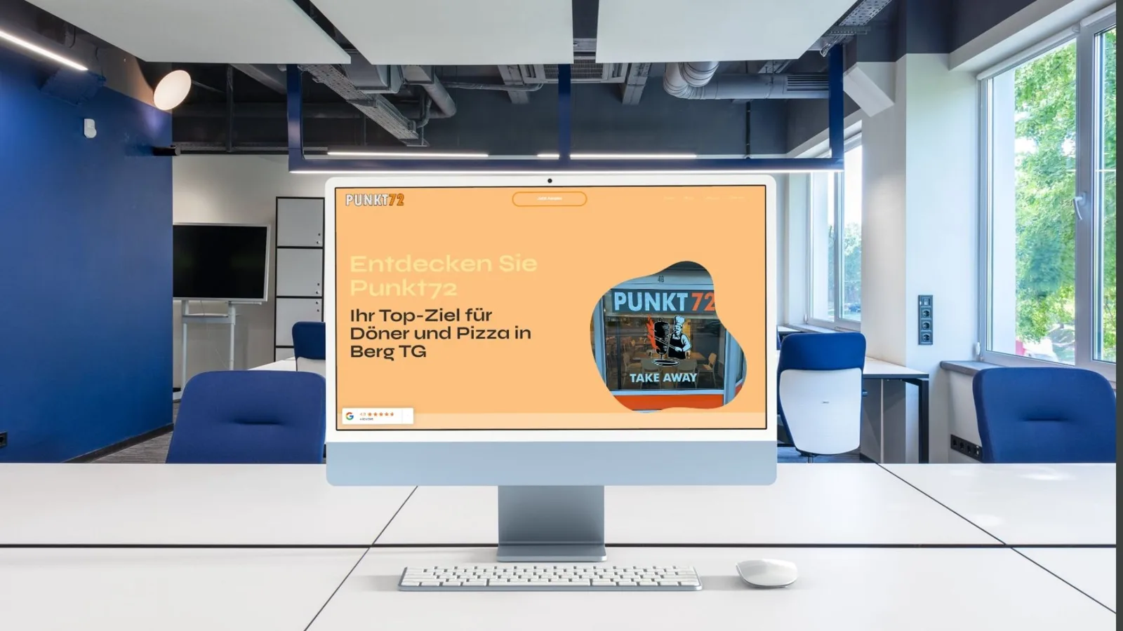 Punkt72 Website auf einem Bildschirm im Büro
